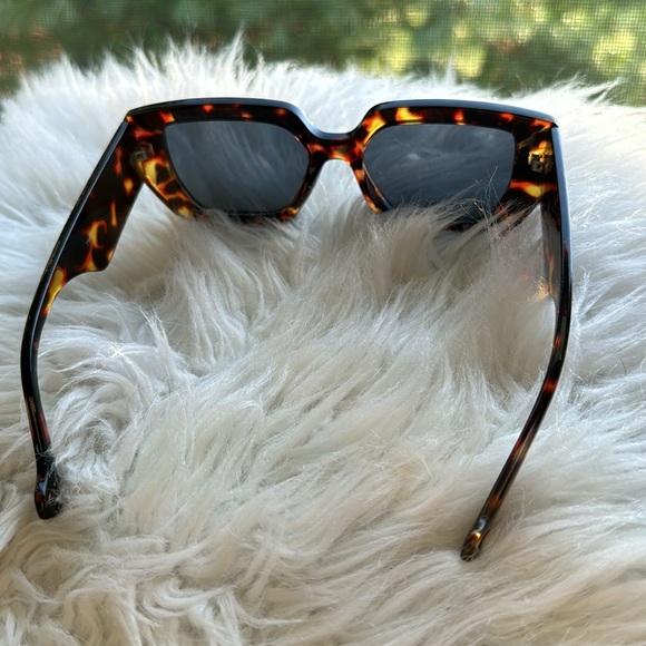 Tortoise sunglasses 🕶️ - Picture 8 of 9